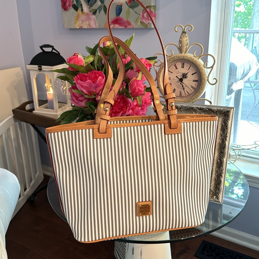 DOONEY & BOURKE Taupe Stripe Small Leisure Shopper Brand NEW w/Tags - Picture 3 of 12